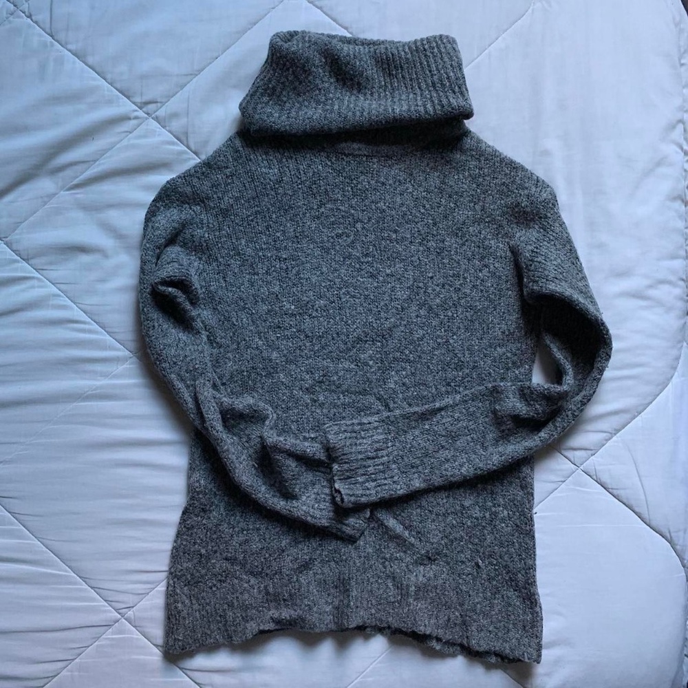 Women's gray long sleeved turtleneck sweater, size small, from Chic by Jacob